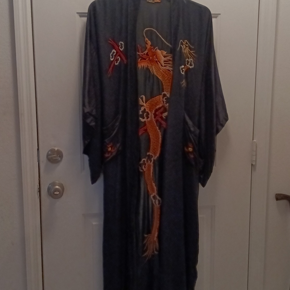 Vintage 100%silk robe